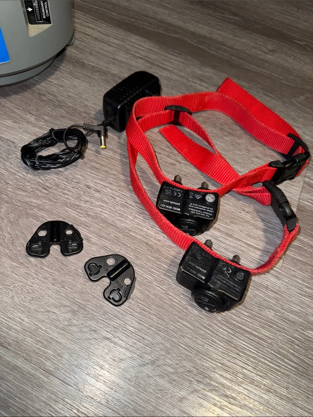 PetSafe Wireless Dual Dog Fence Receiver 2 Collars with Base Station